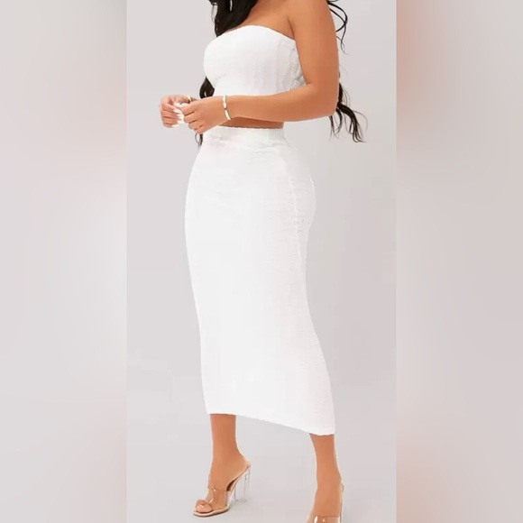 Chic Women’s 2 Piece Set - Picture 2 of 5